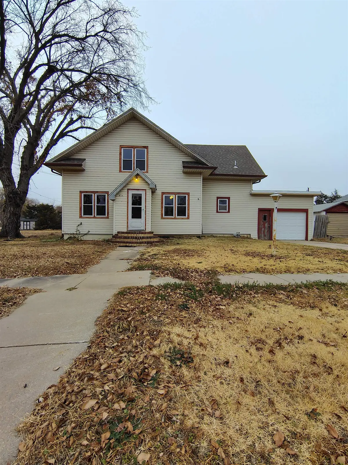 404 E Main St, Pretty Prairie, KS 67570 - Image #1