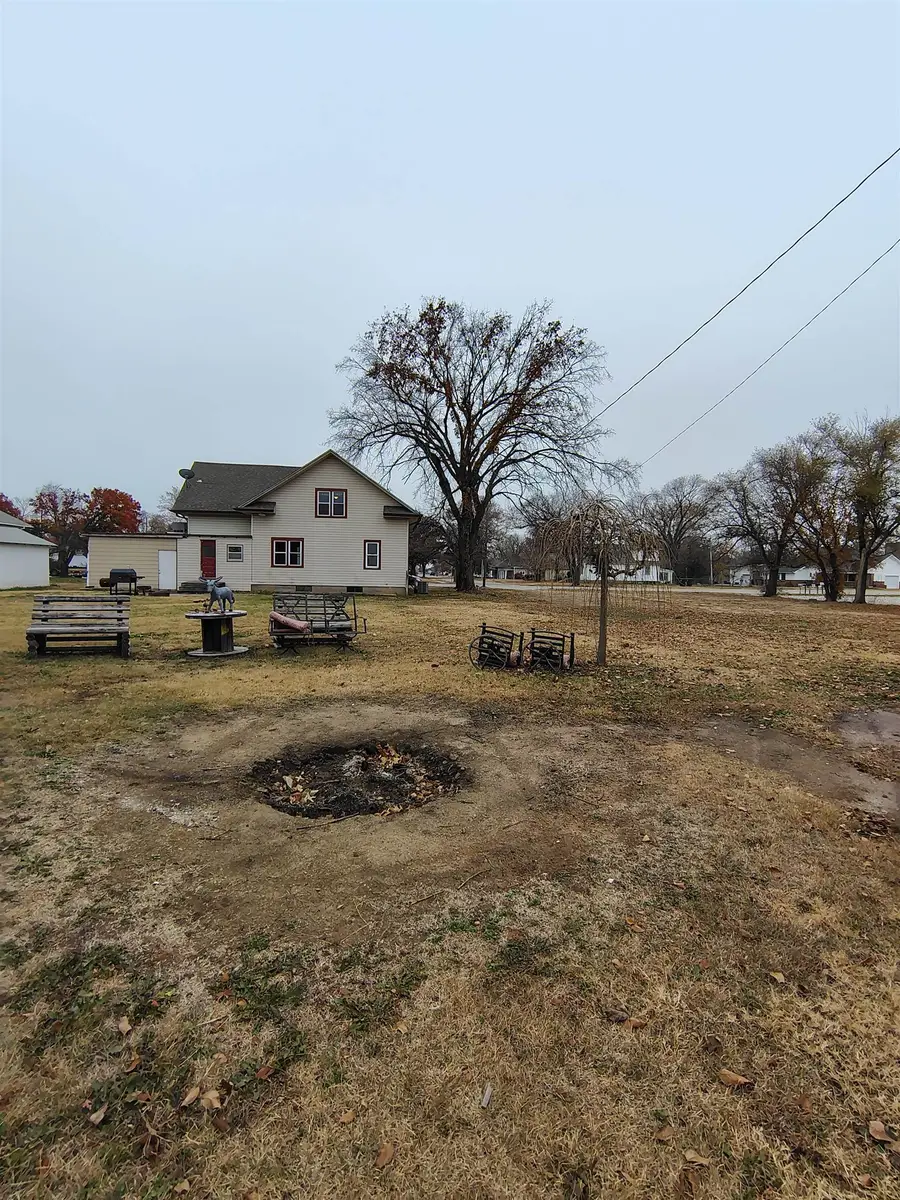 404 E Main St, Pretty Prairie, KS 67570 - Image #3
