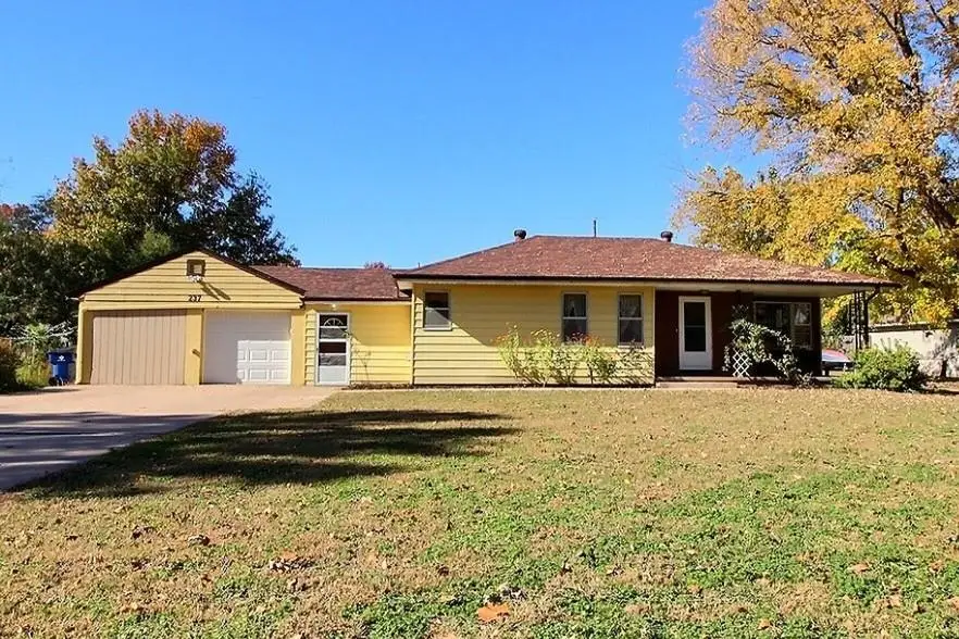 237 S 3rd St, Clearwater, KS 67026 - Image #1