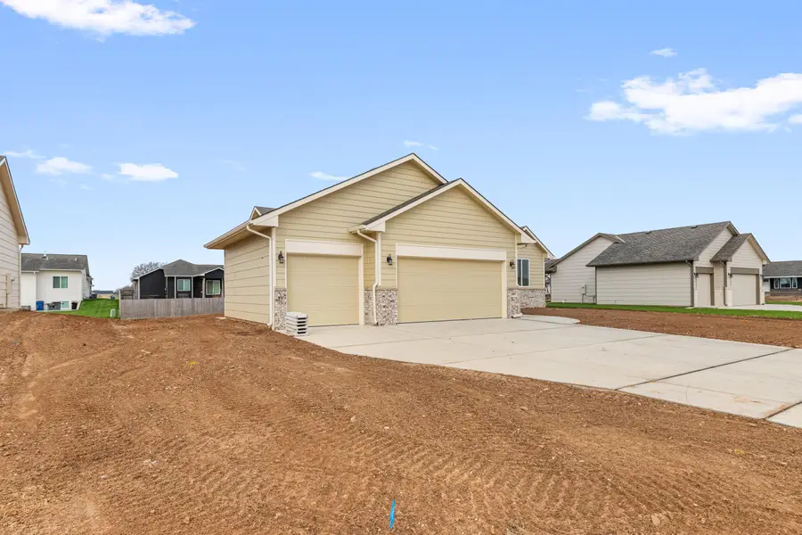 10987 W Sondra Ct, Maize, KS 67101 - Image #2