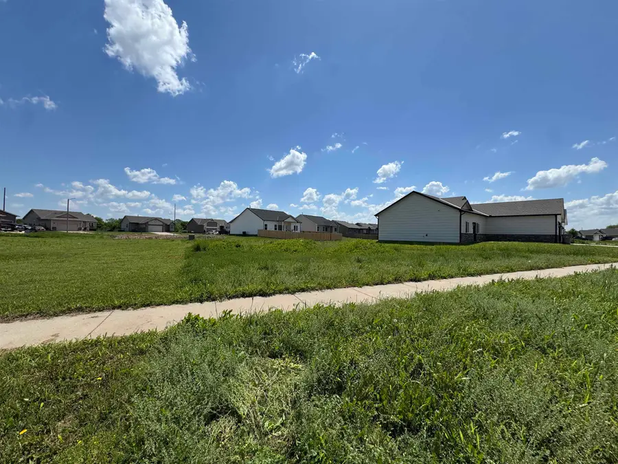 728 N Redbud, Valley Center, KS 67147 - Image #3