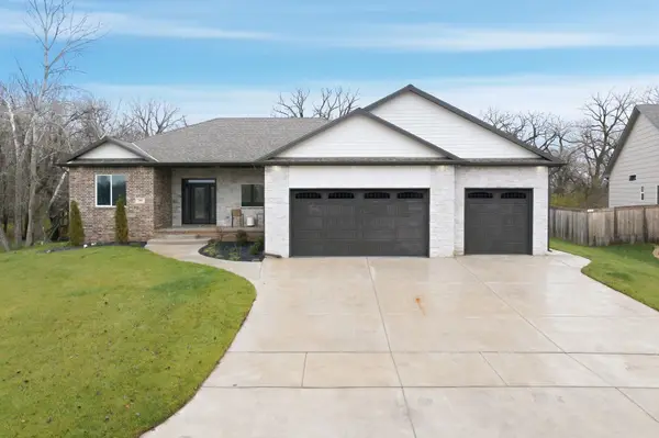 384 E Timber Creek St, Haysville, KS 67060