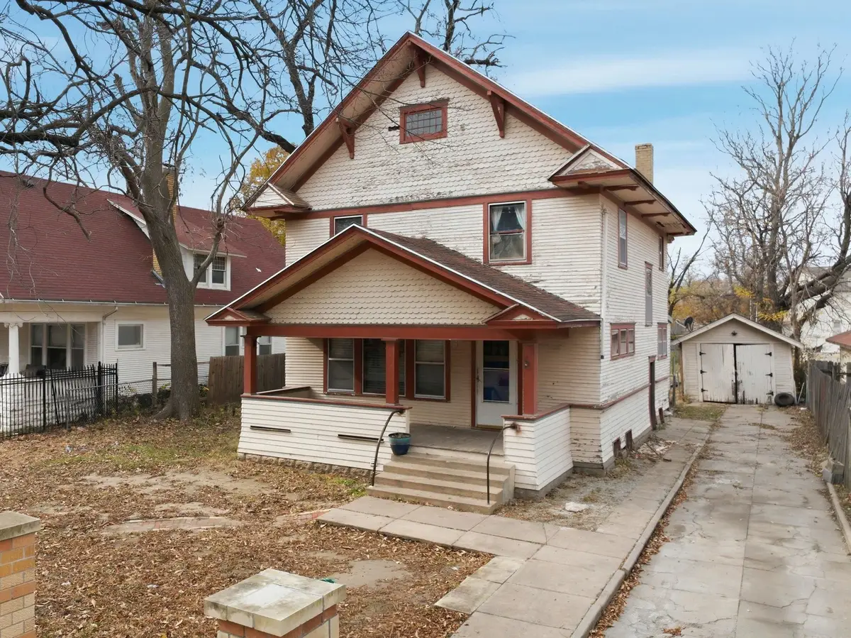 1351 N Wellington Pl, Wichita, KS 67203 - Image #1