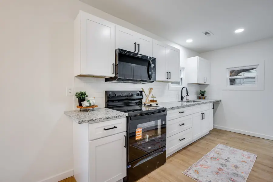 619 N Battin Ave, Wichita, KS 67208 - Image #3