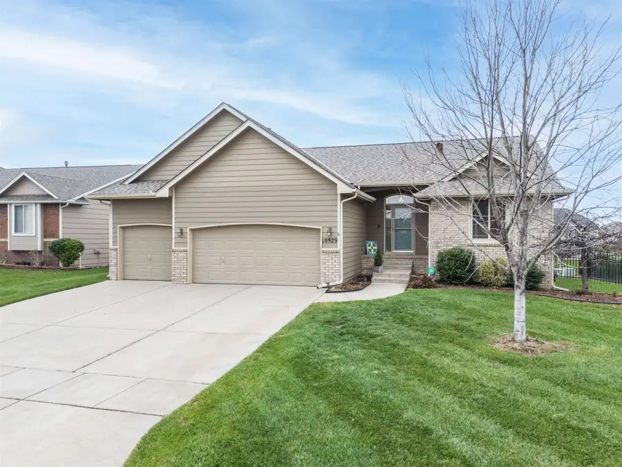 10929 W Waterside Ct, Maize, KS 67101 - Image #2