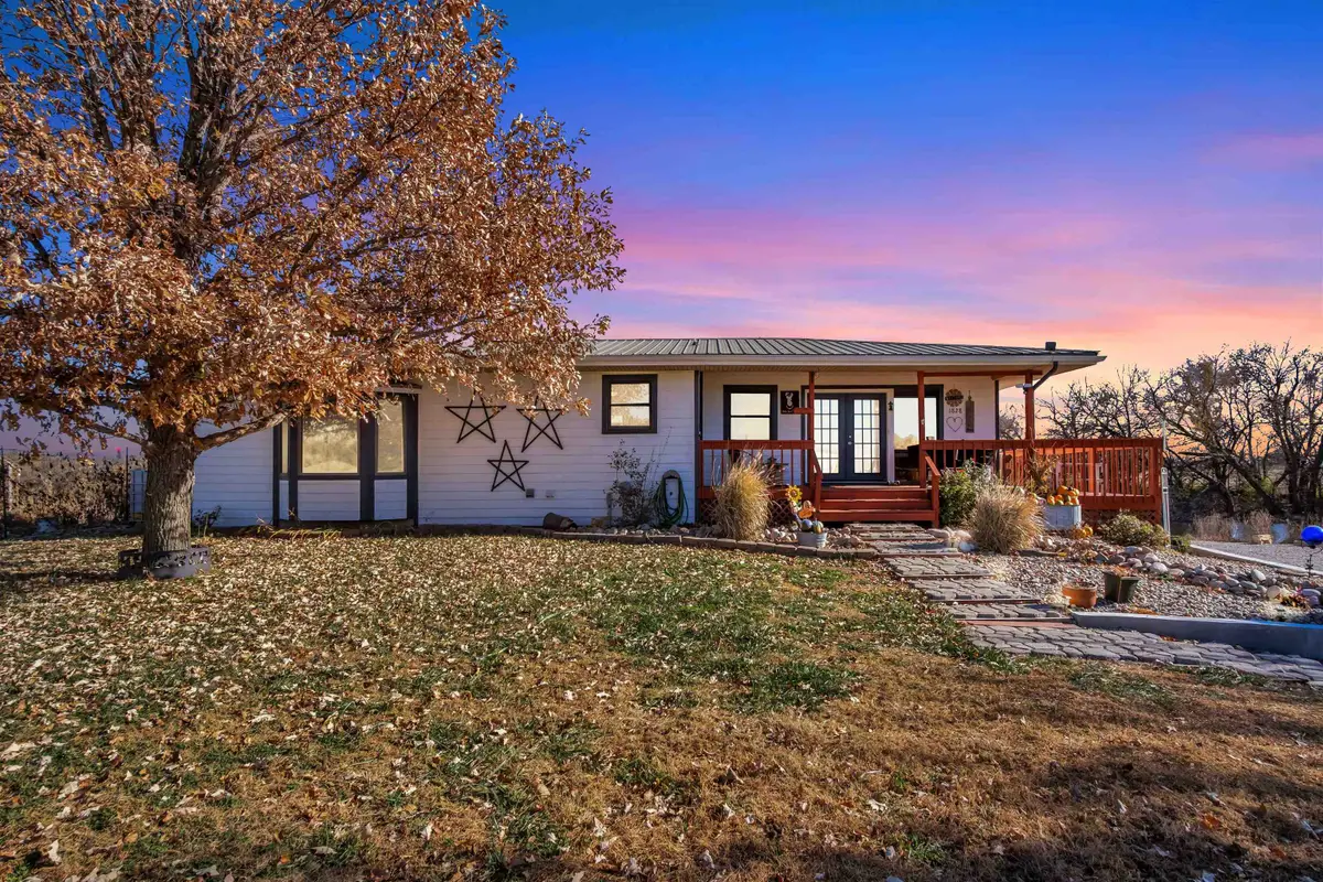 1828 S East Lake Rd, Newton, KS 67114 - Image #1