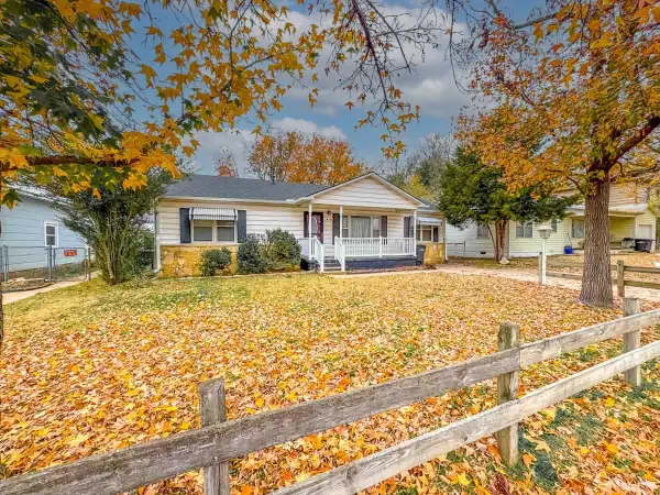 815 N 7th St, Arkansas City, KS 67005