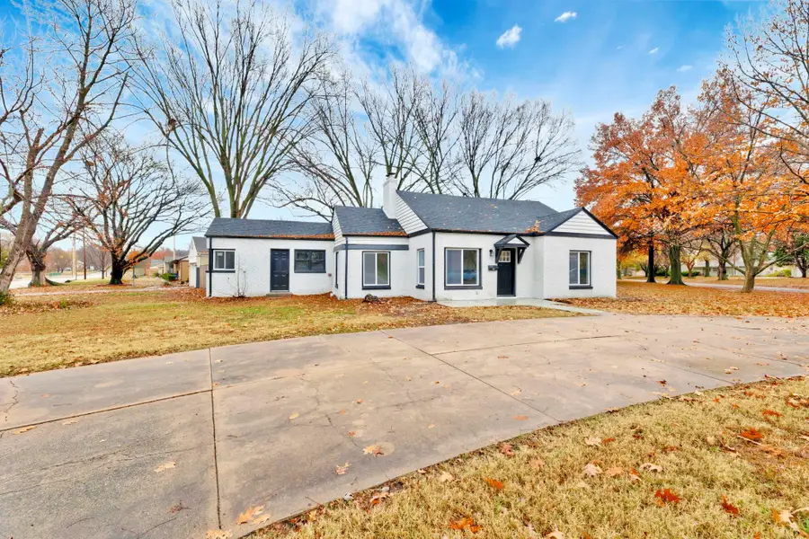 5608 E Park Hollow Dr, Wichita, KS 67208 - Image #3