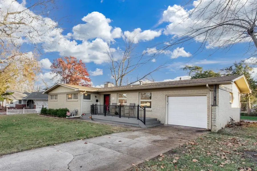 9835 W Tee Ln, Wichita, KS 67212-3950 - Image #2