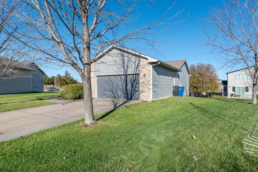 3521 N Valerie Cir, Wichita, KS 67205-3410 - Image #2