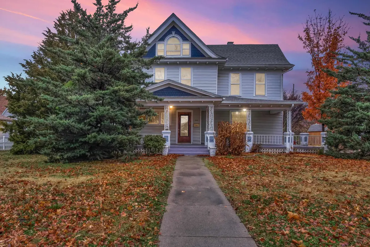 216 W 8th St, Newton, KS 67114 - Image #1