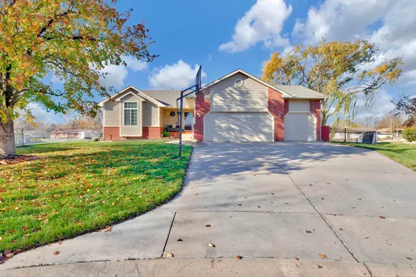 810 Park Glen Ct, Clearwater, KS 67026