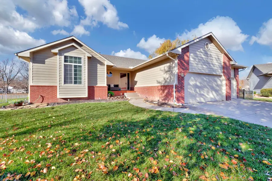 810 Park Glen Ct, Clearwater, KS 67026 - Image #2