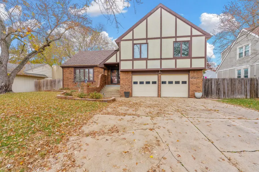 1312 E Pine Tree Rd, Derby, KS 67037 - Image #2