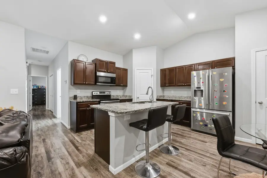 429 S Longbranch Dr, Maize, KS 67101-7019 - Image #2