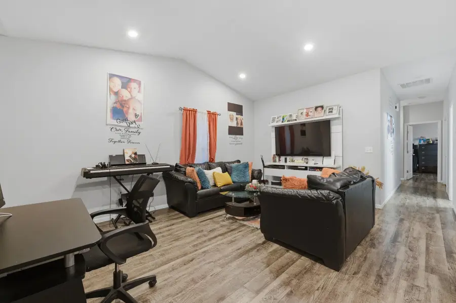 429 S Longbranch Dr, Maize, KS 67101-7019 - Image #3