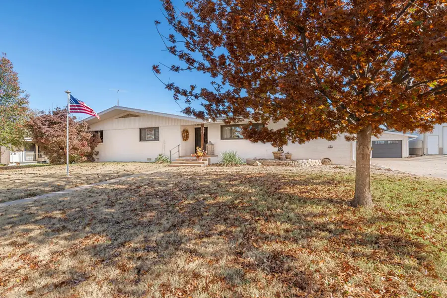 821 N Anthony Ave, Anthony, KS 67003 - Image #2