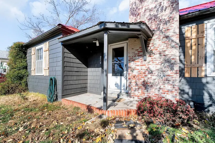 214 W 15th Ave, Hutchinson, KS 67501-4047 - Image #3