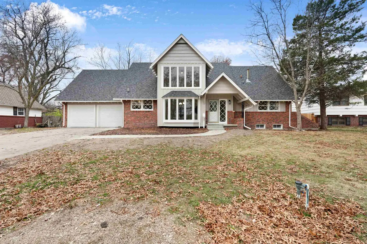 721 N Stratford Ln, Wichita, KS 67206 - Image #1