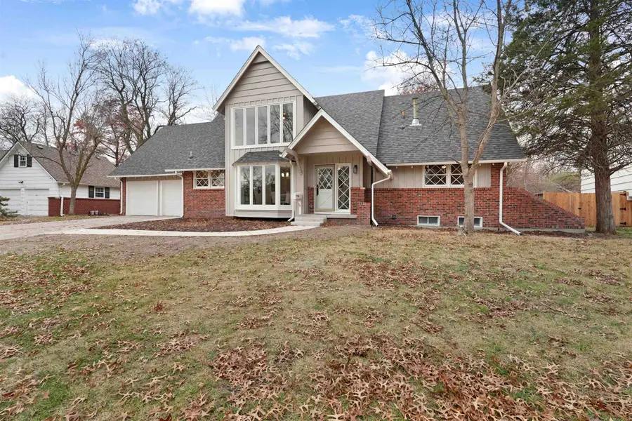 721 N Stratford Ln, Wichita, KS 67206 - Image #2