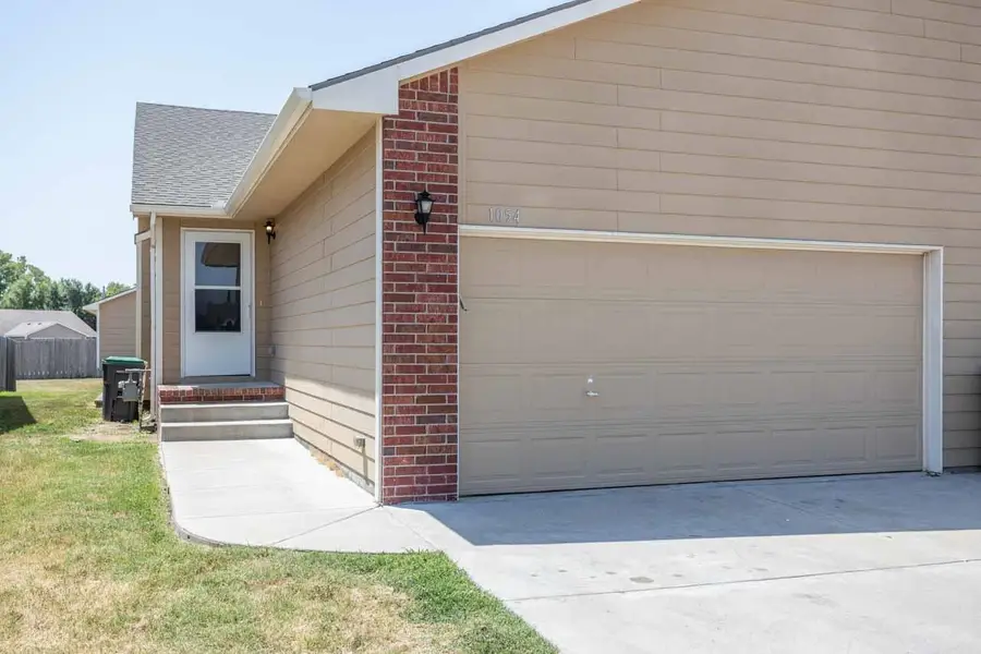 1054 E Karla Ave, Haysville, KS 67060 - Image #2