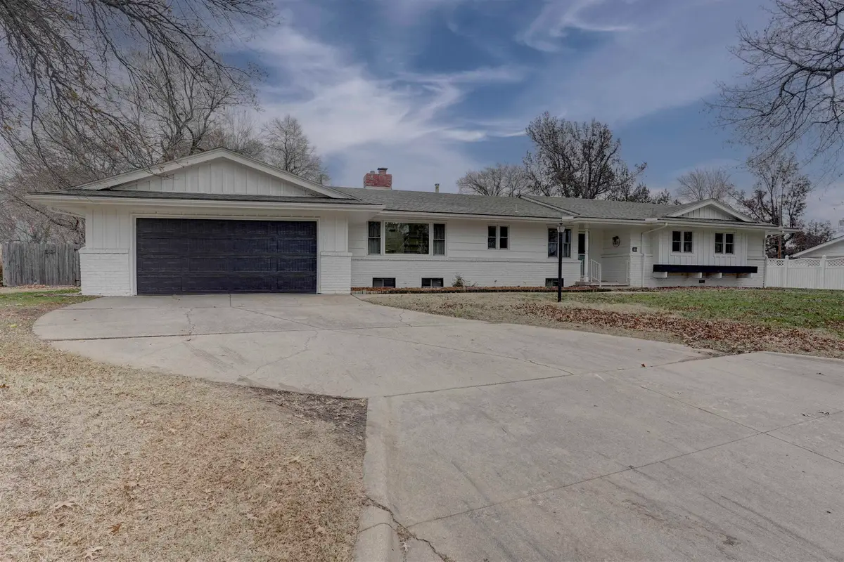18 Easy St, Winfield, KS 67156 - Image #1