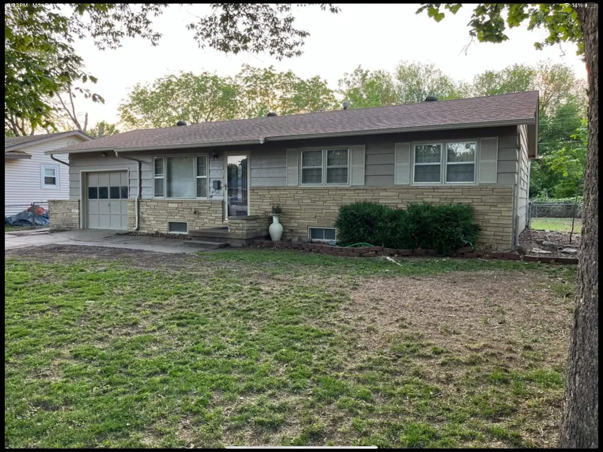 517 S Circle Dr, Derby, KS 67037 - Image #1