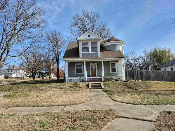 320 N School St, Eureka, KS 67045