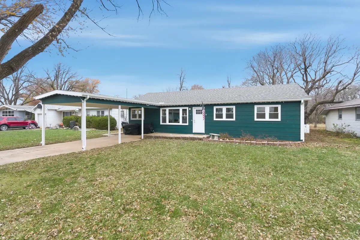 6 E Southland Dr, Haven, KS 67543 - Image #1