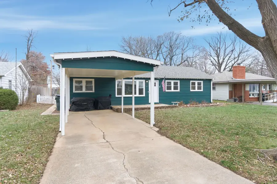 6 E Southland Dr, Haven, KS 67543 - Image #2