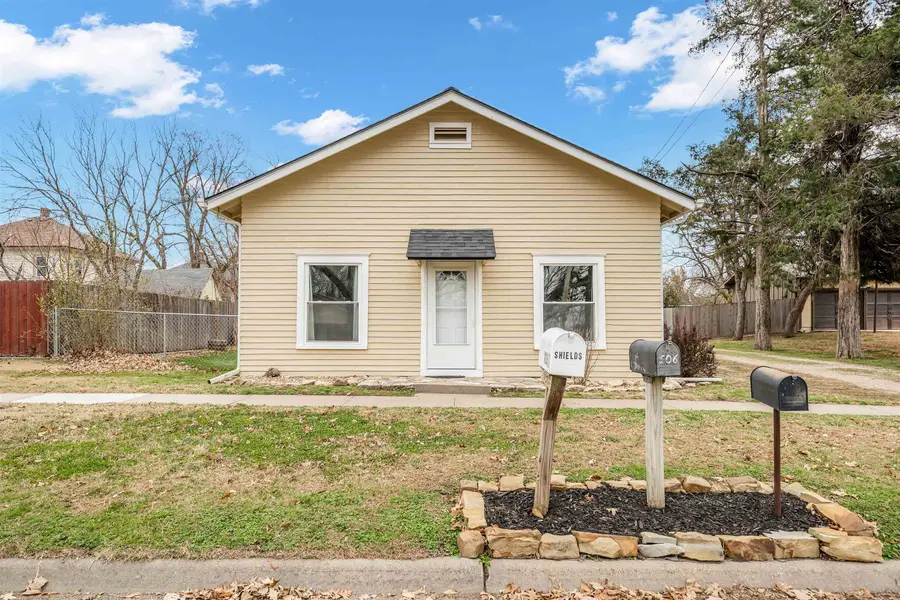 506 N Madison Ave, Sedgwick, KS 67135 - Image #2