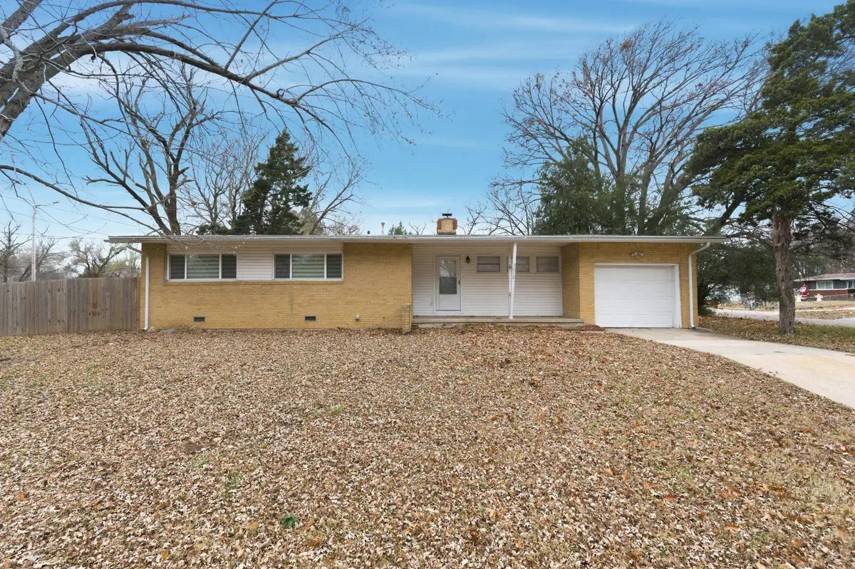 3810 E Pawnee Ct, Wichita, KS 67218 - Image #1