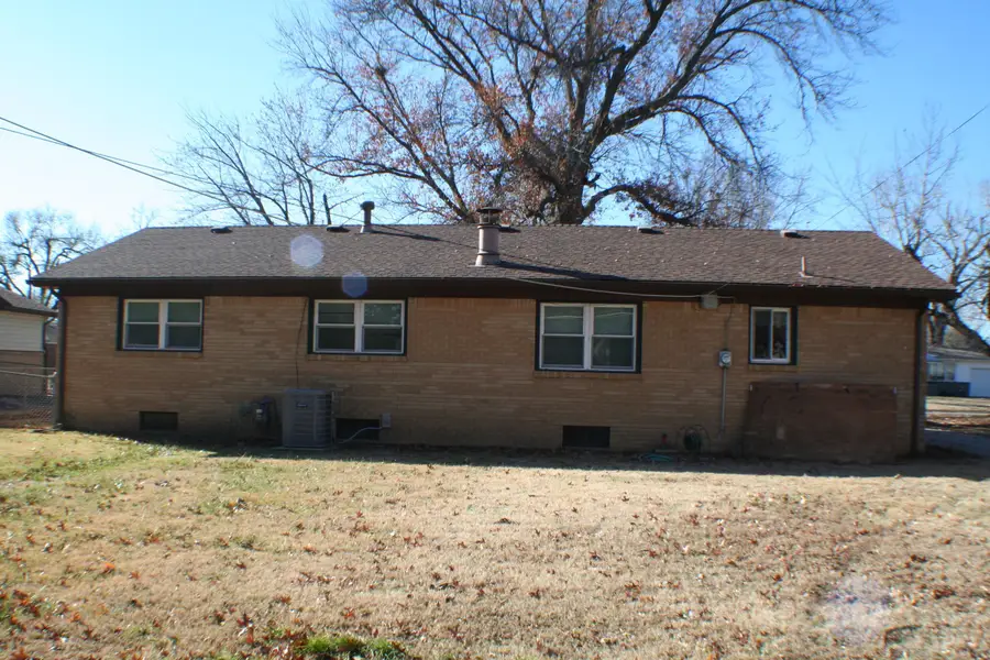 906 N Brownthrush Ln, Wichita, KS 67212 - Image #3