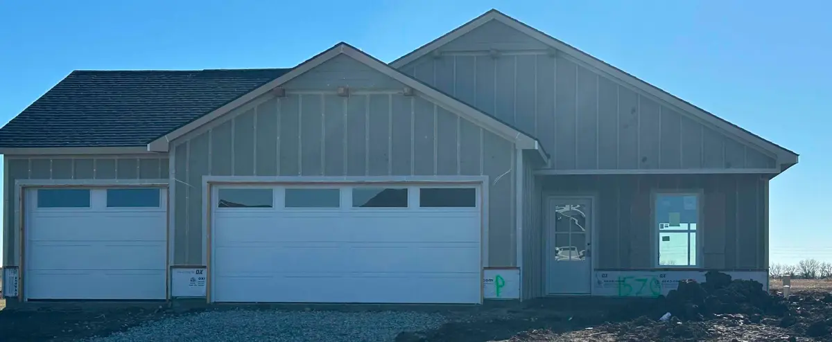 1570 N Emerald Valley Dr, Mulvane, KS 67110 - Image #1