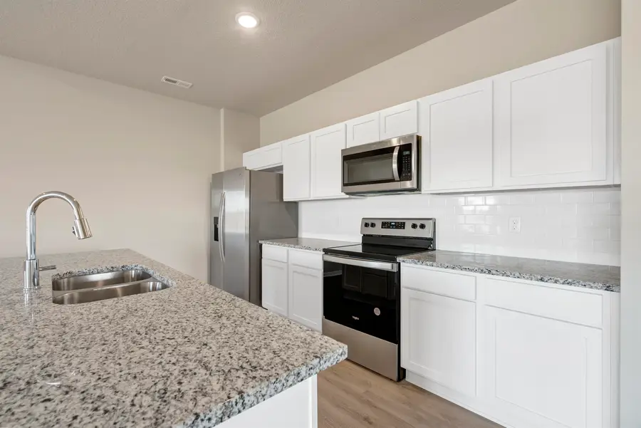 1610 N Topaz Ln, Mulvane, KS 67110 - Image #2