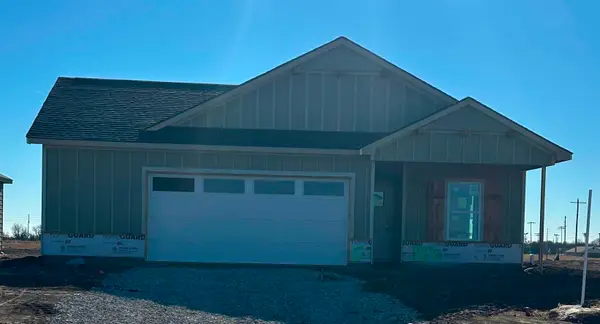 1558 N Emerald Valley Dr, Mulvane, KS 67110