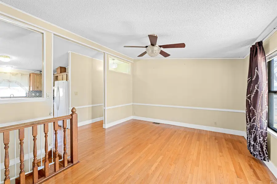 416 Saturn Ave, Salina, KS 67401 - #3