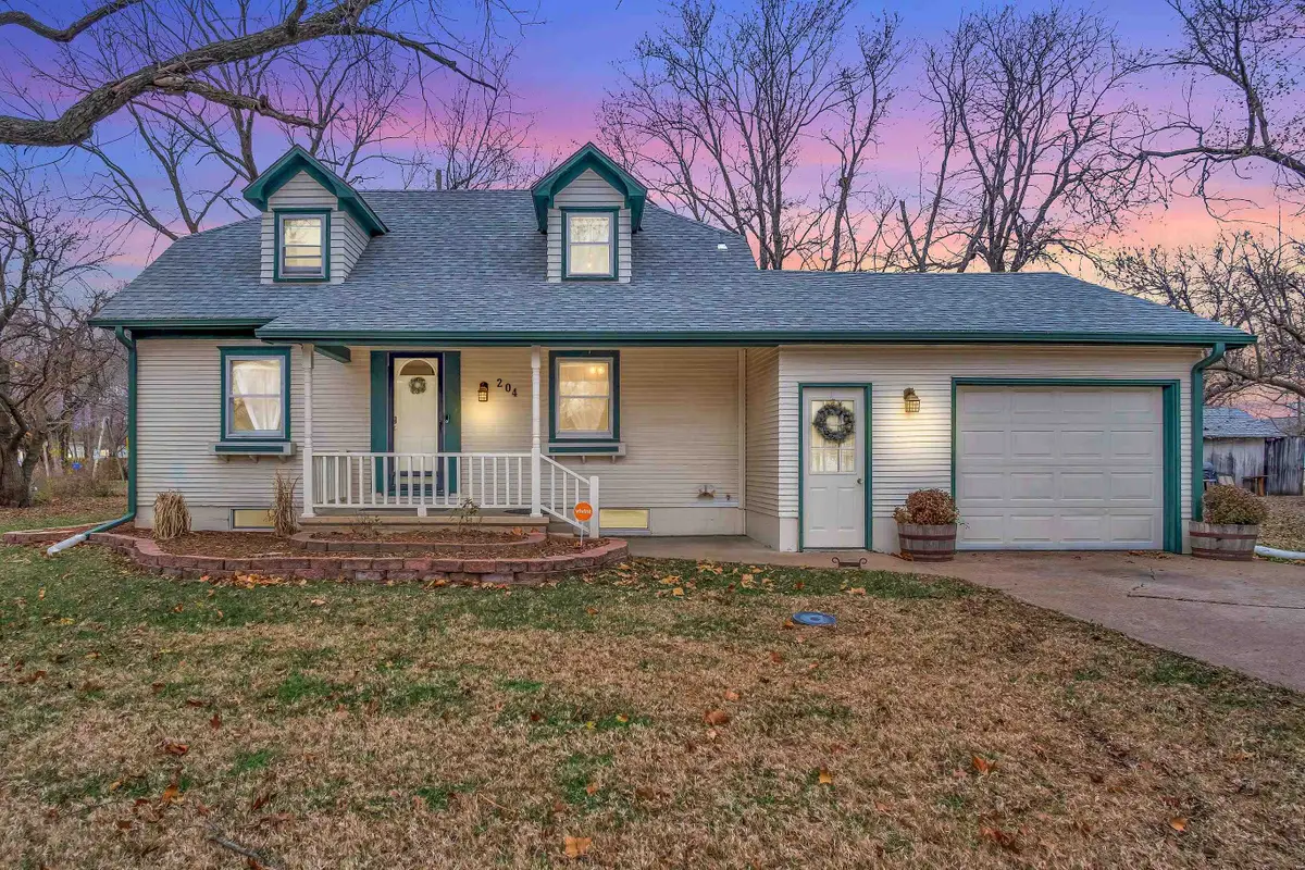 204 W Randall St, Hesston, KS 67062 - Image #1