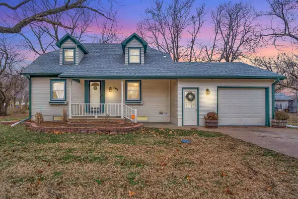 204 W Randall St, Hesston, KS 67062