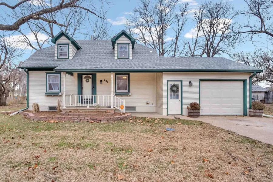 204 W Randall St, Hesston, KS 67062 - Image #2