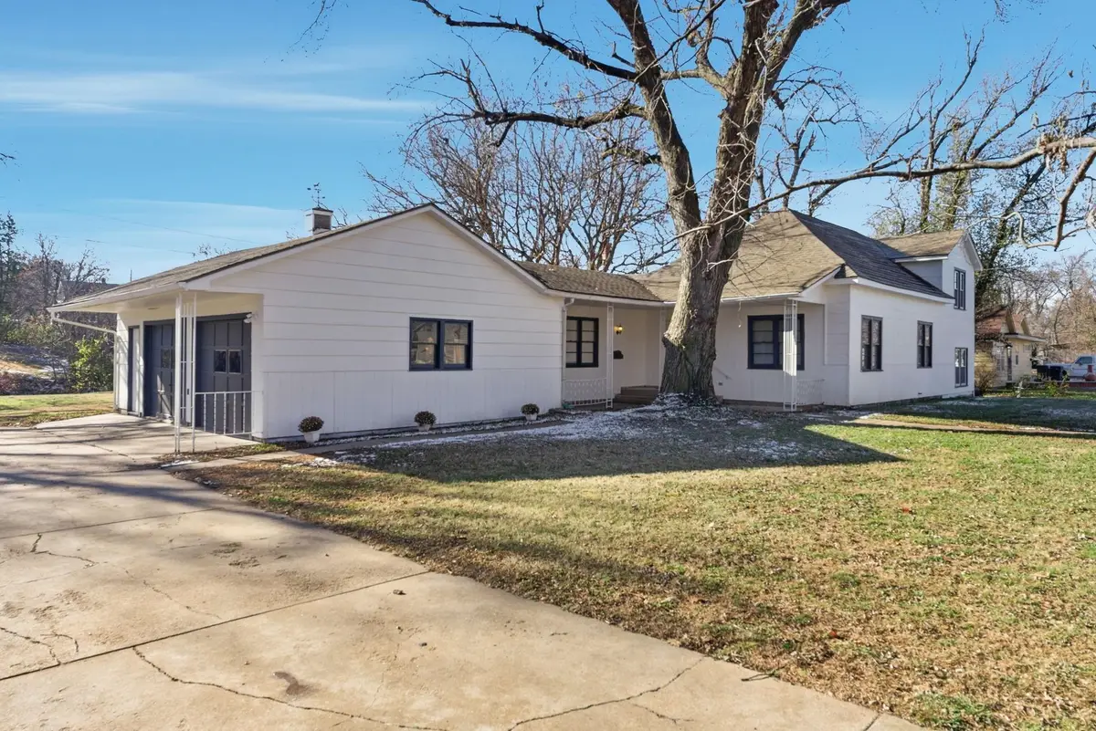 111 SE 7th, Newton, KS 67114 - Image #1