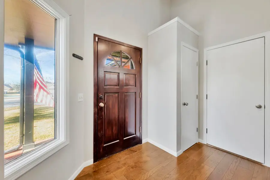 334 N Cyrilla Ct, Wichita, KS 67235 - Image #2