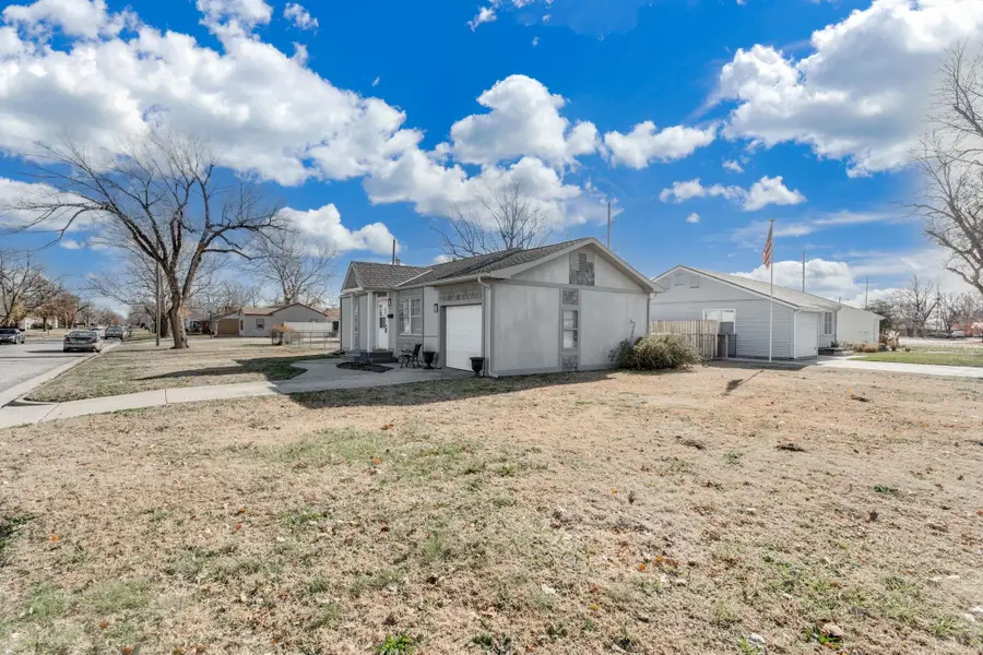 1129 W 18th Ave, Hutchinson, KS 67502 - Image #3