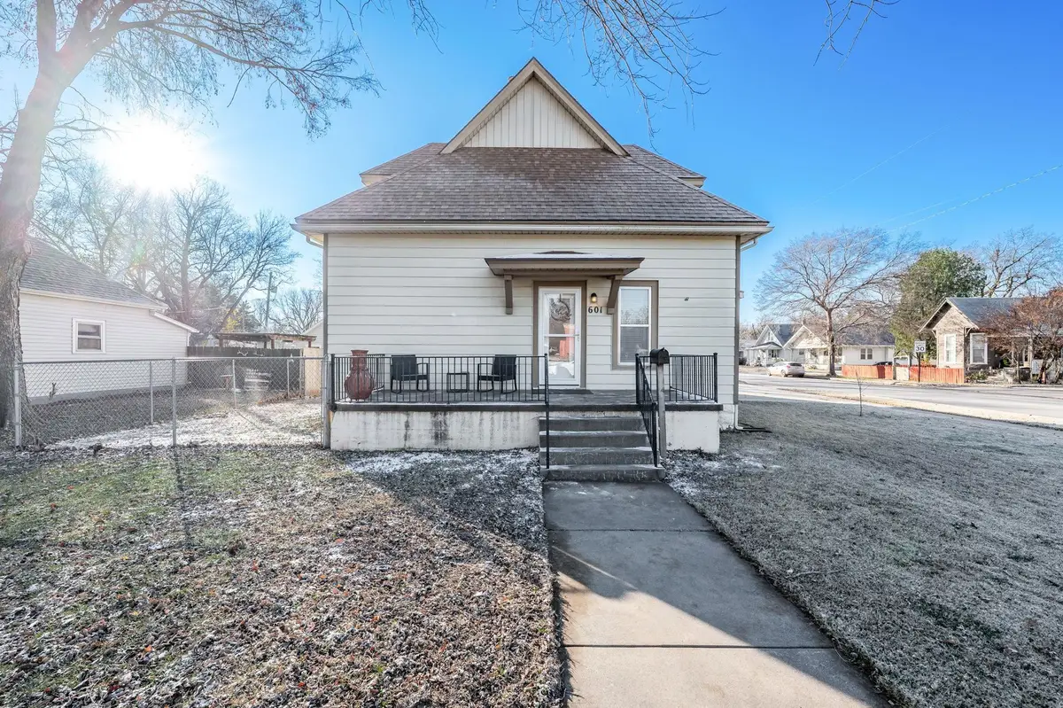 601 E Broadway St, Newton, KS 67114 - Image #1
