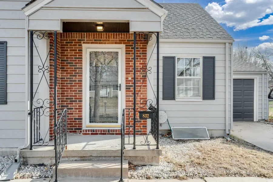 832 N Young St, Wichita, KS 67212 - Image #2