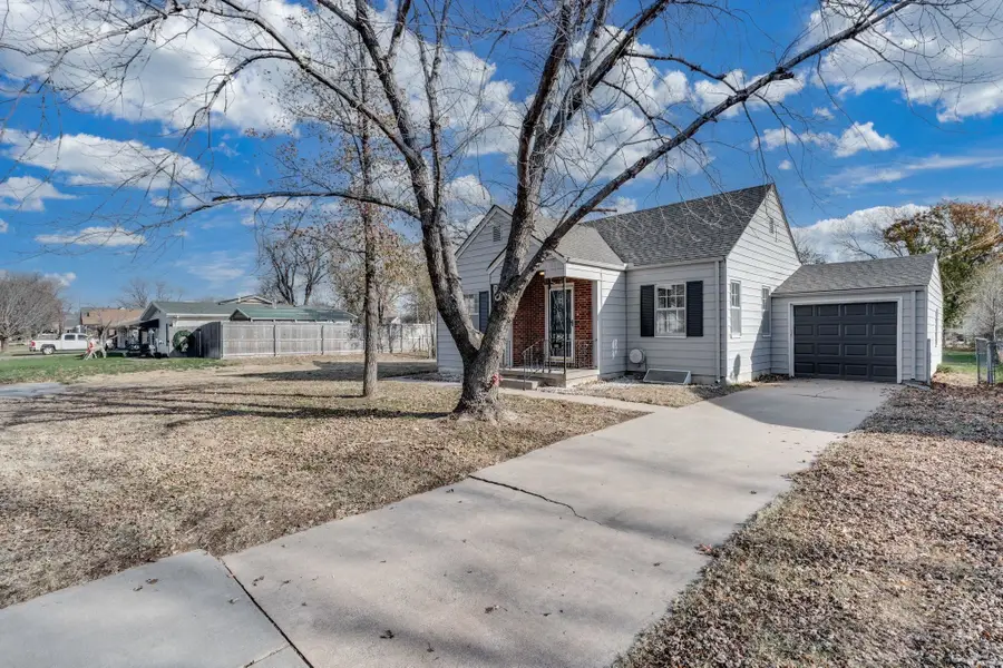 832 N Young St, Wichita, KS 67212 - Image #3