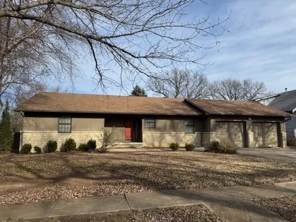 1102 E 7th St, Winfield, KS 67156-3014