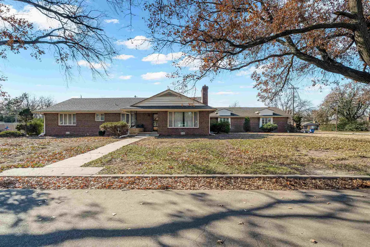 305 S Morningside St, Wichita, KS 67218 - Image #1