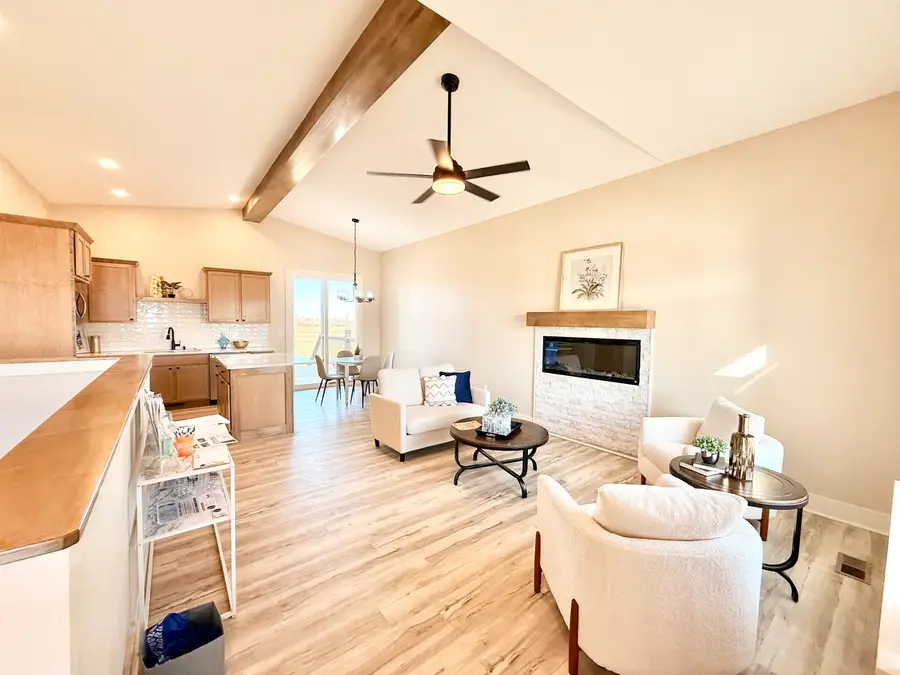 2207 S Chateau Ct, Wichita, KS 67207 - Image #2