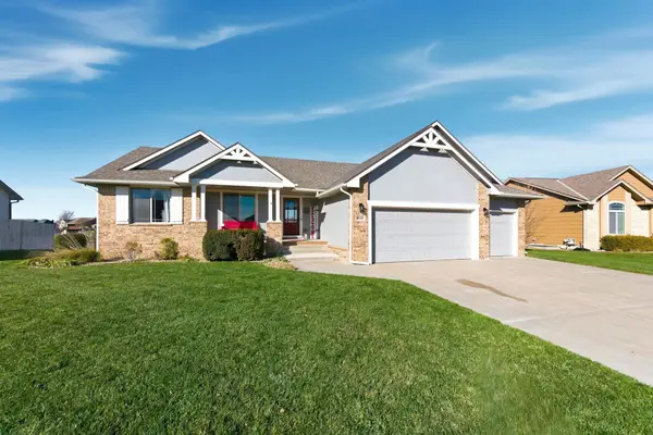 8210 W Palmetto Cir, Wichita, KS 67205